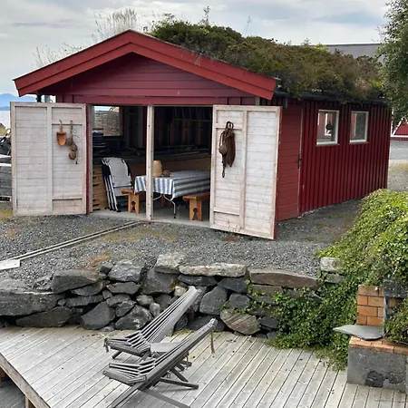 Holiday home Det Lille Huset I Slipveien