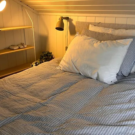 Holiday home Det Lille Huset I Slipveien Bud