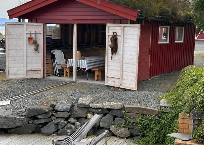 Holiday home Det Lille Huset I Slipveien